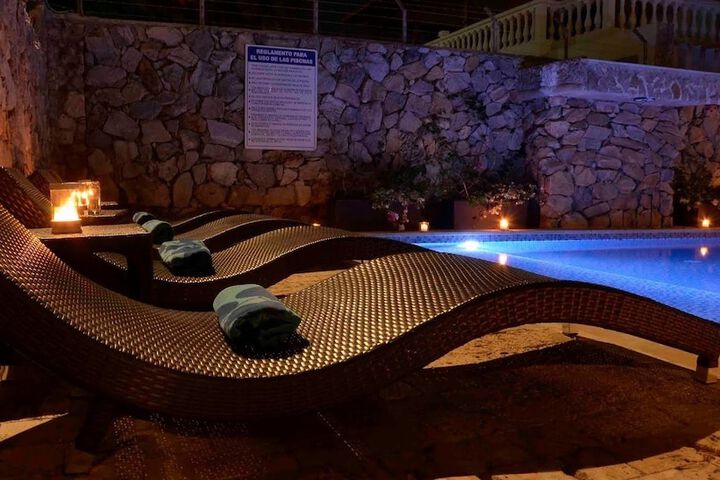 Hotel with Pool