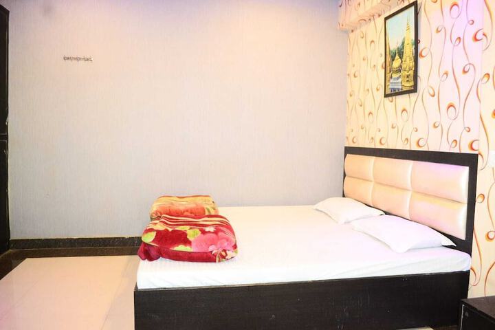 Room 13 of 16
