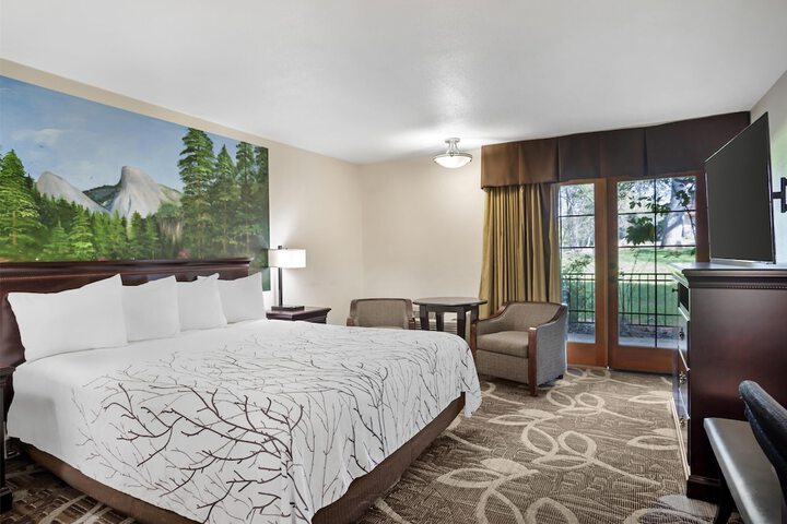 Room 8 of 62