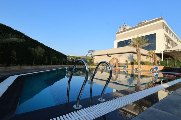 Pool 70 of 75
