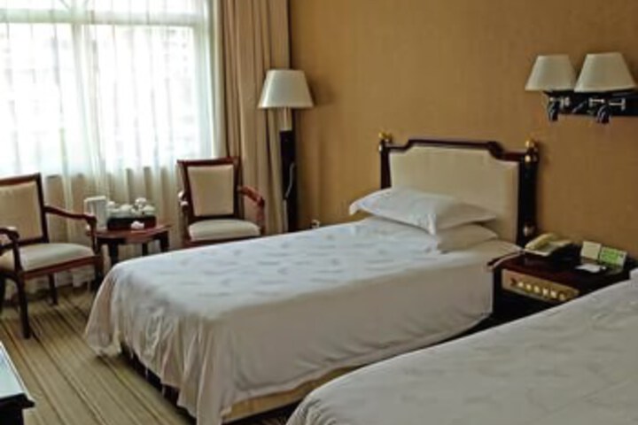Room 7 of 9