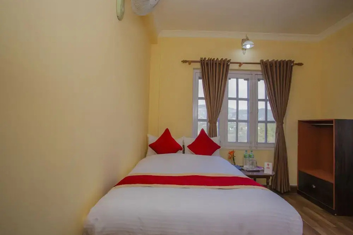 Room 5 of 17