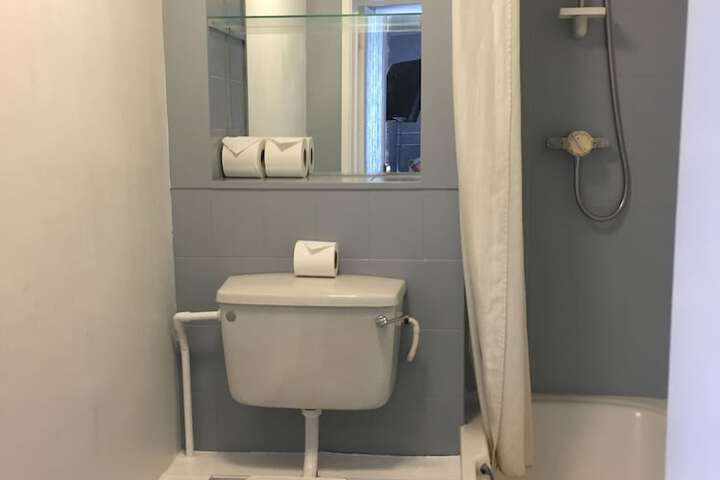 Room 30 of 46