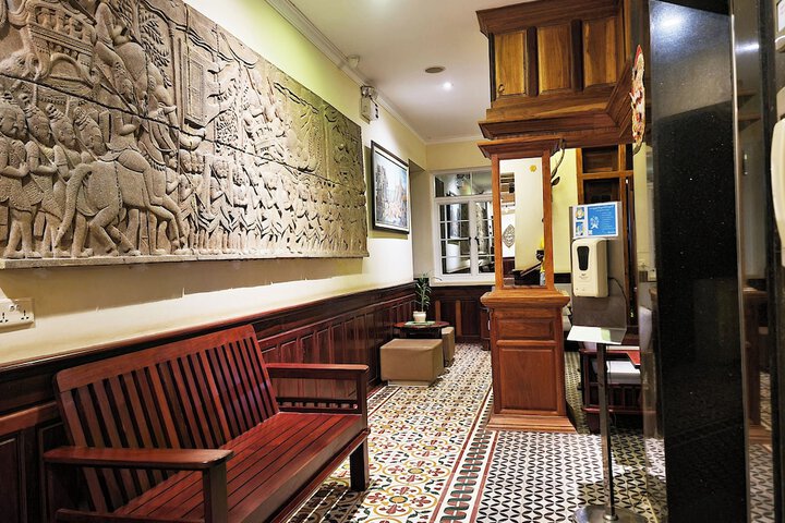 Hotel Lobby