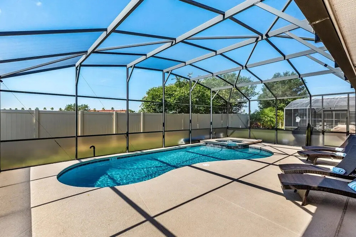 Pool 11 of 20