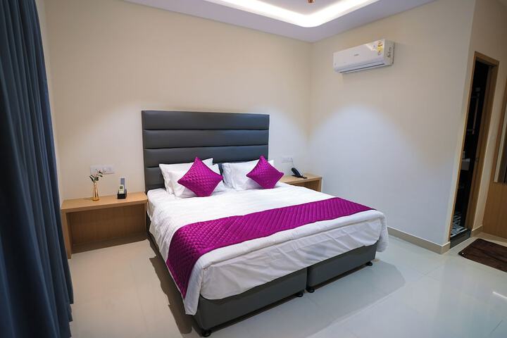 Room 6 of 13