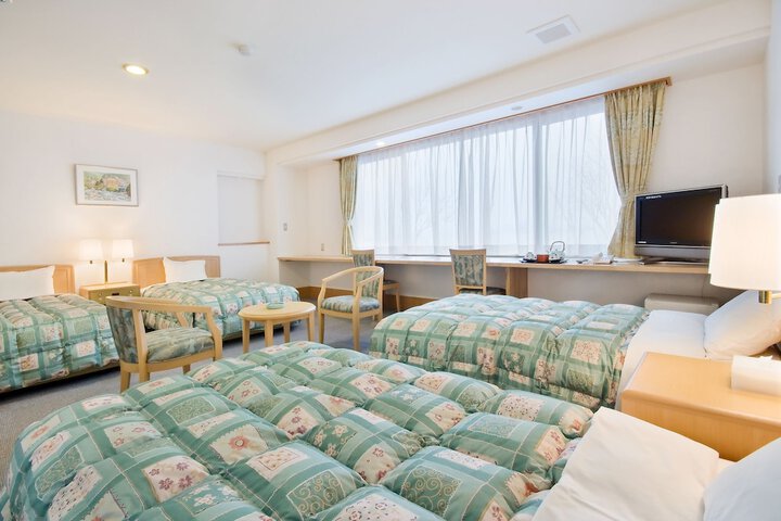 Room 4 of 25