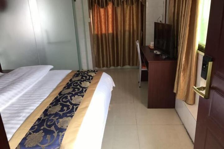 Room 10 of 42
