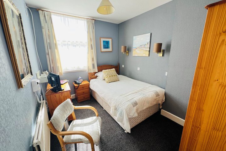 Room 27 of 78