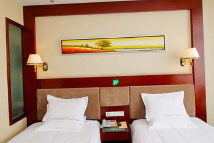 Room 5 of 8