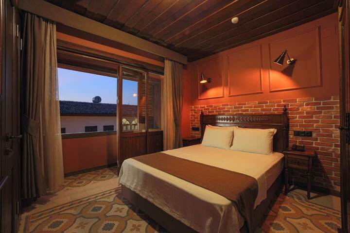 Room 10 of 24
