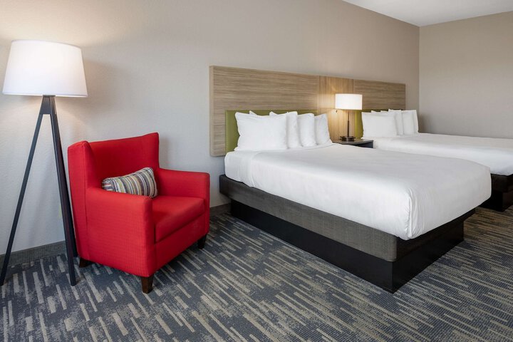 2 Queen Beds (1 of 14)