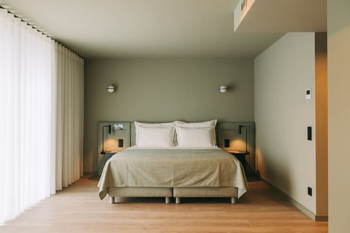 Room 13 of 145