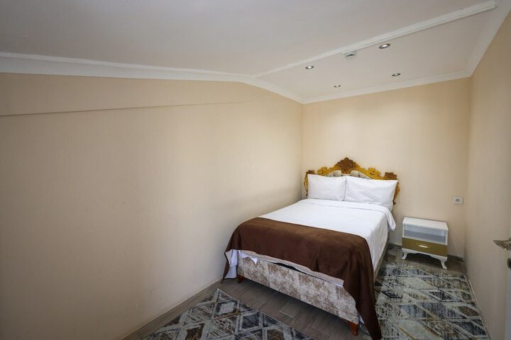Room 28 of 136