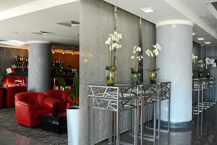 Lounge 50 of 71