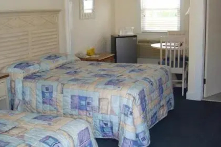 Room 5 of 10