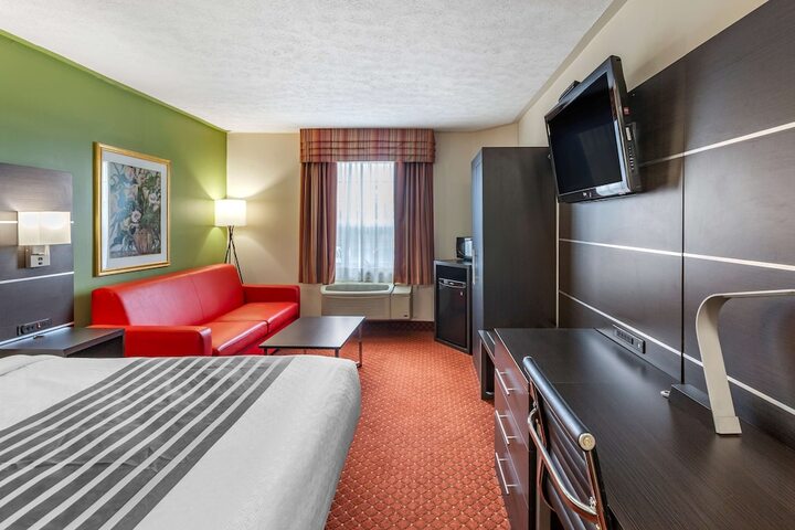 1 King Bed High Speed Internet Sofa Bed Coffee Maker, Hair Full Breakfast (3 of 24)