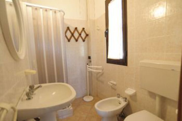 Room 2 of 22