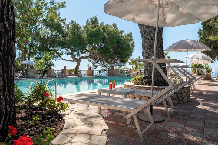 Hotel Pool