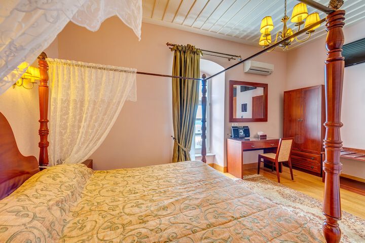 Room 34 of 92