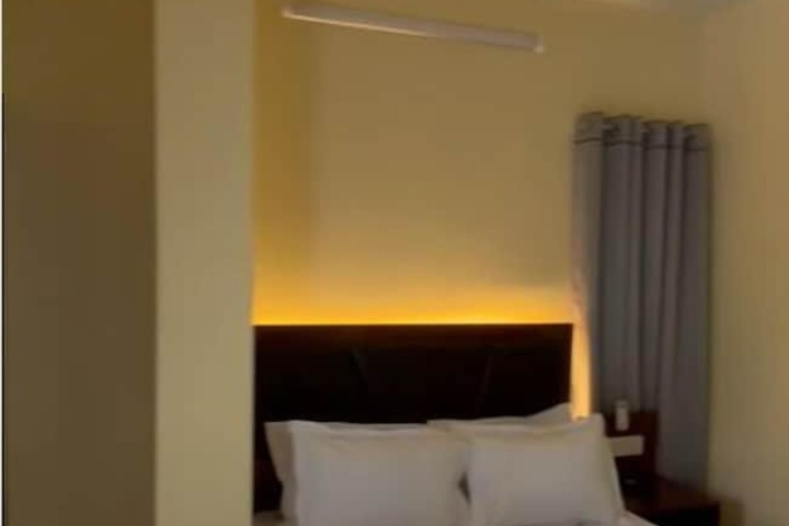 Room 5 of 82