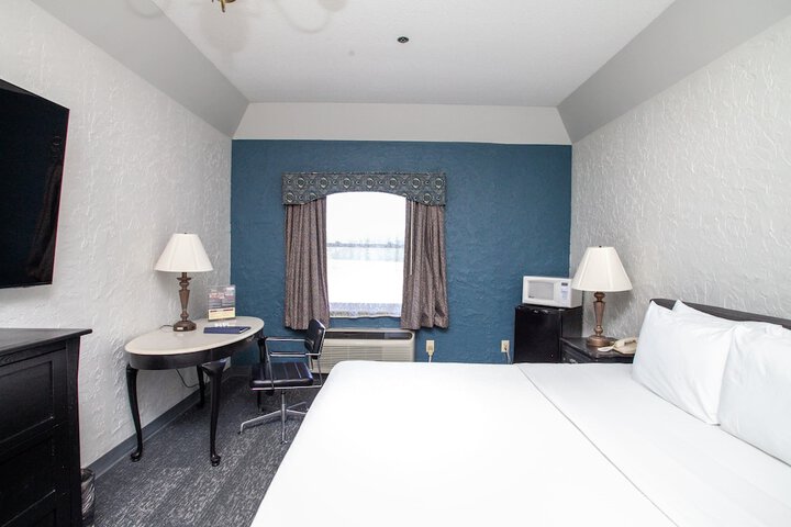 Room 42 of 175