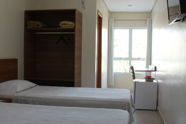 Room 4 of 25