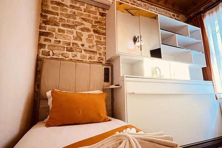 Room 16 of 87