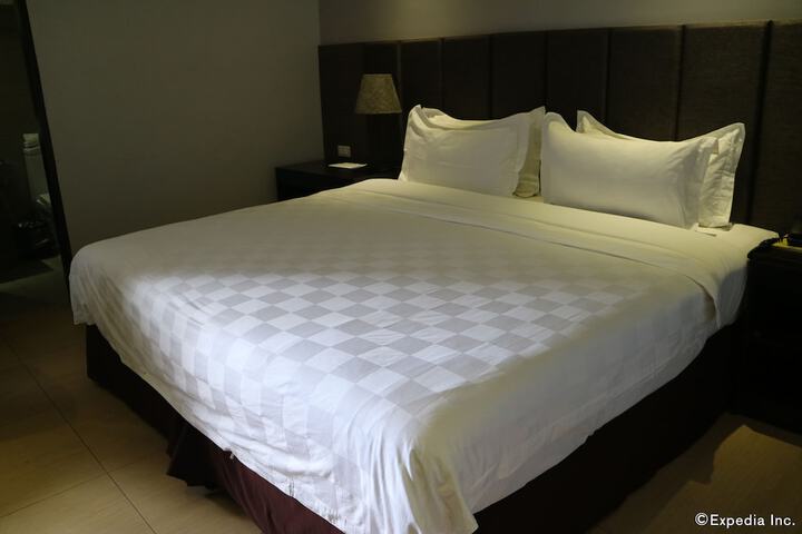 Room 12 of 76