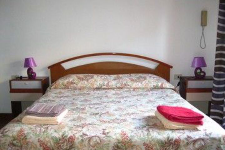 Room 9 of 30