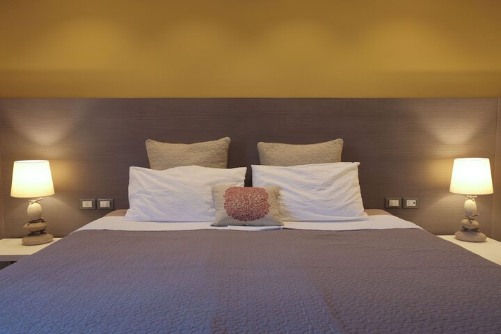 Room 27 of 64