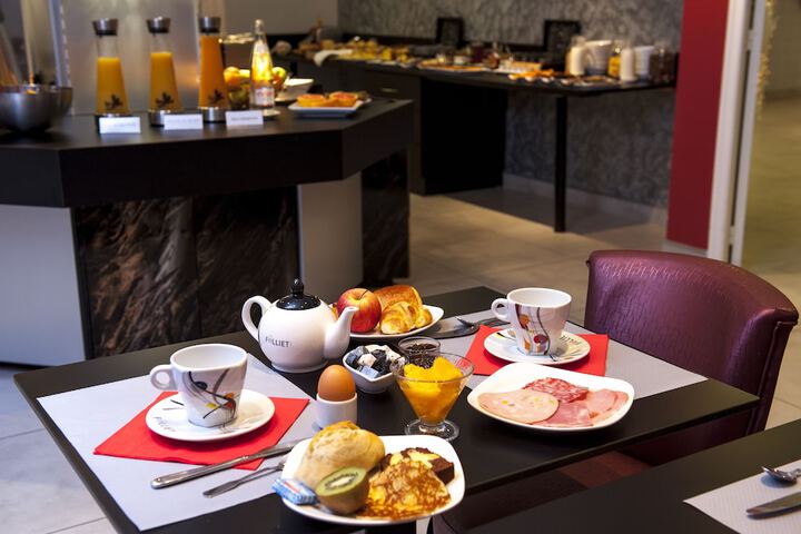 Breakfast/Coffee Service 40 of 70