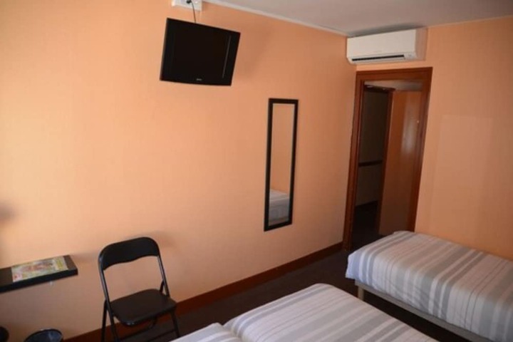 Room 16 of 62