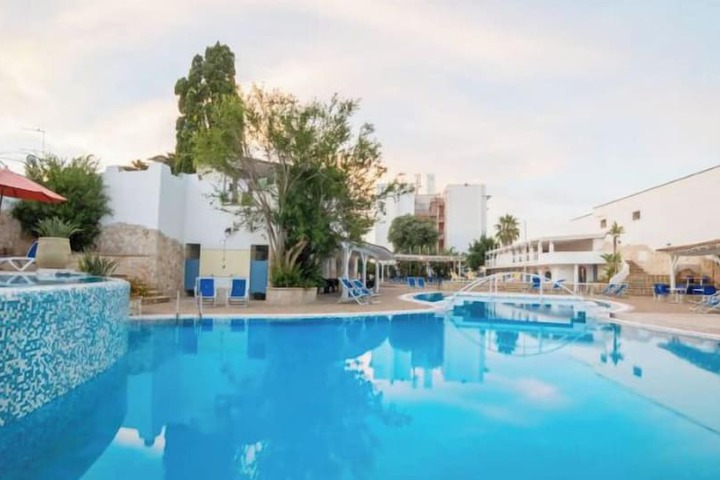 Pool 14 of 26