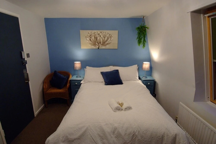 Room 5 of 15