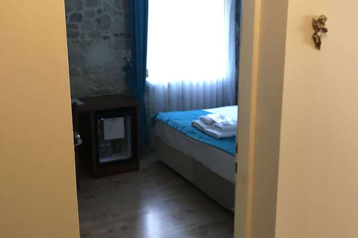 Room 21 of 90