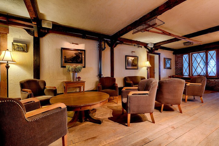 Lounge 60 of 71