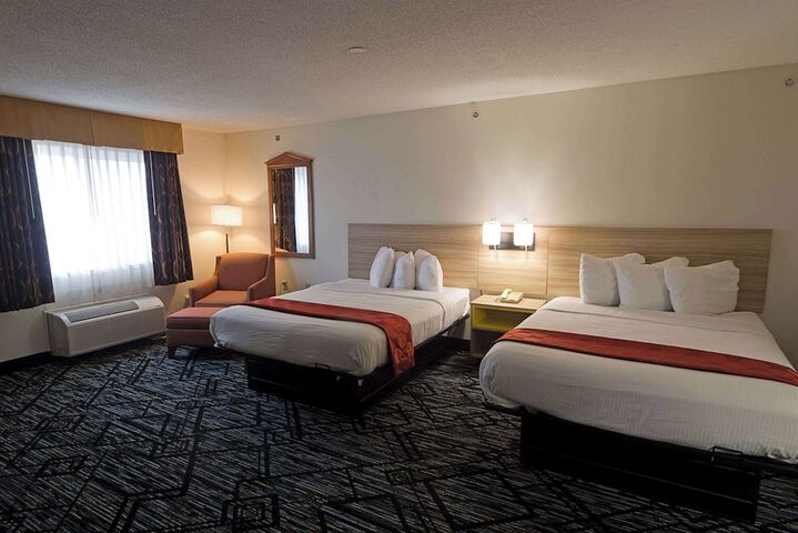 2 Queen Beds (8 of 15)