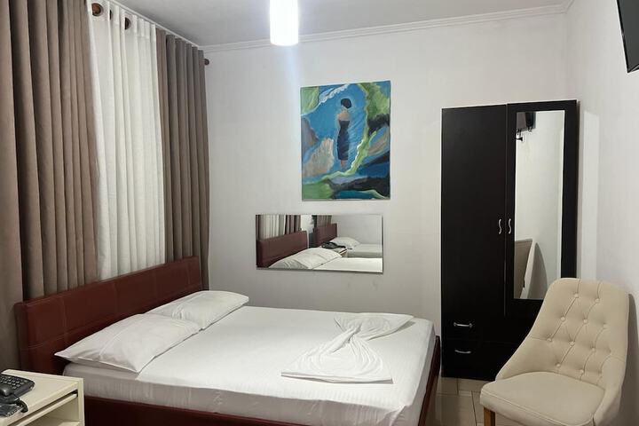 Room 11 of 21