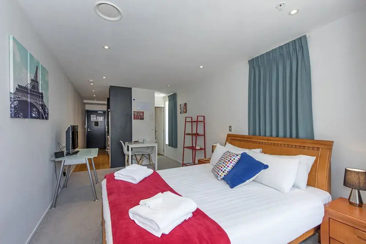 Room 4 of 10