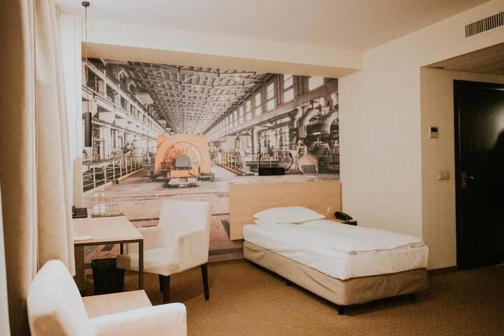 Room 17 of 51