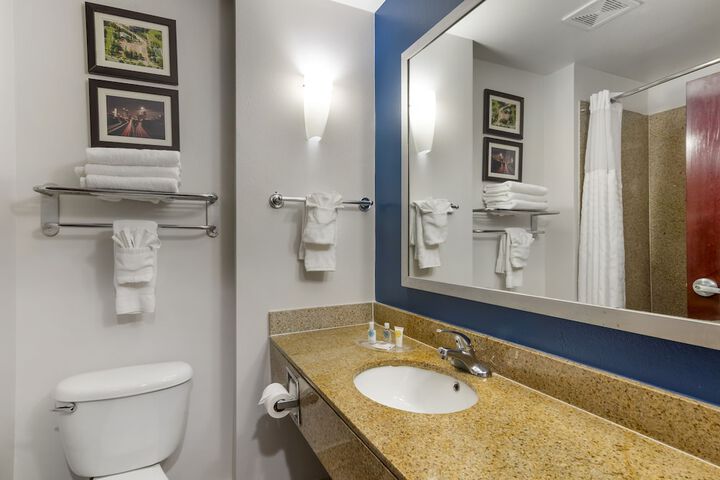 Suite 2 Queen Beds (11 of 20)