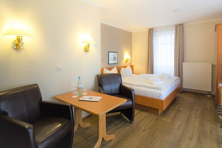 Room 4 of 32