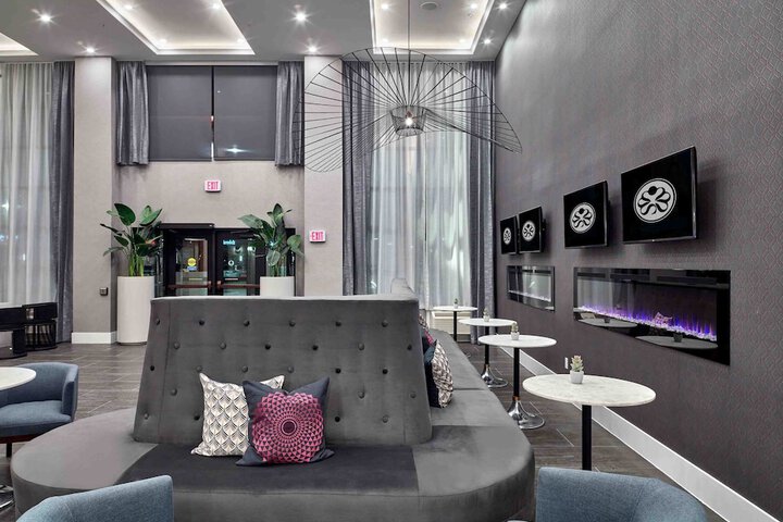 Lobby lounge
