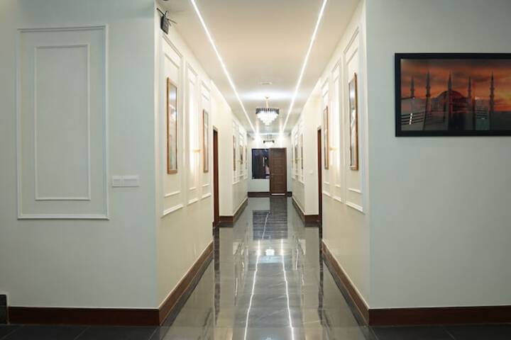 Ballroom/Hall 78 of 84