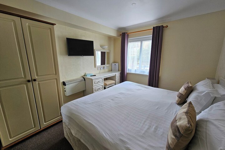 Room 9 of 40