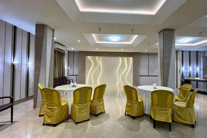 Ballroom/Hall 39 of 53