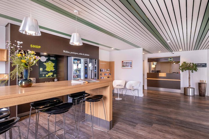 Guest Lobby