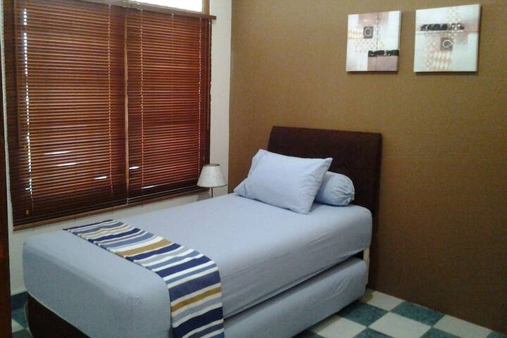 Room 4 of 11