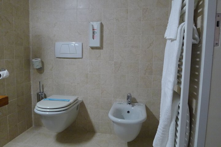 Room 20 of 28